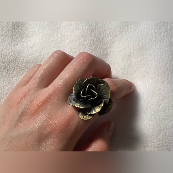 Flower shape ring - Picture 4 of 4